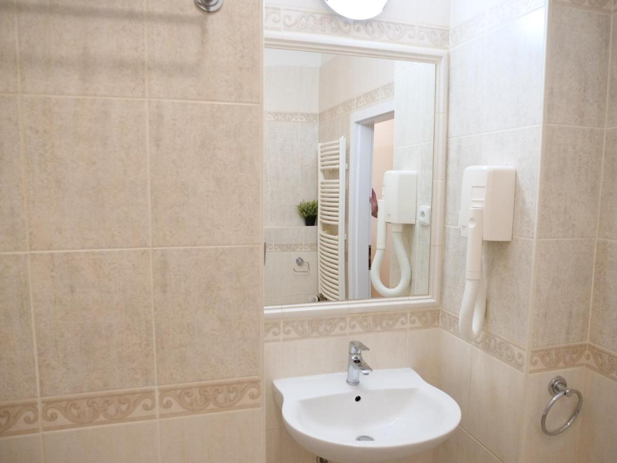 Apartment In City Centre Прага Екстериор снимка